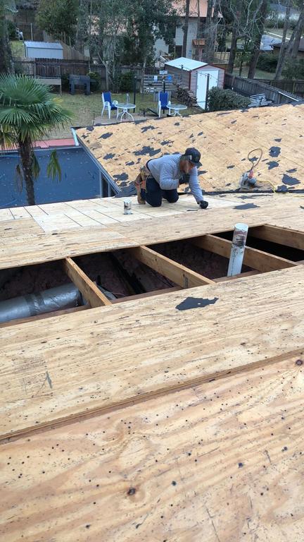 installing roof underlayment